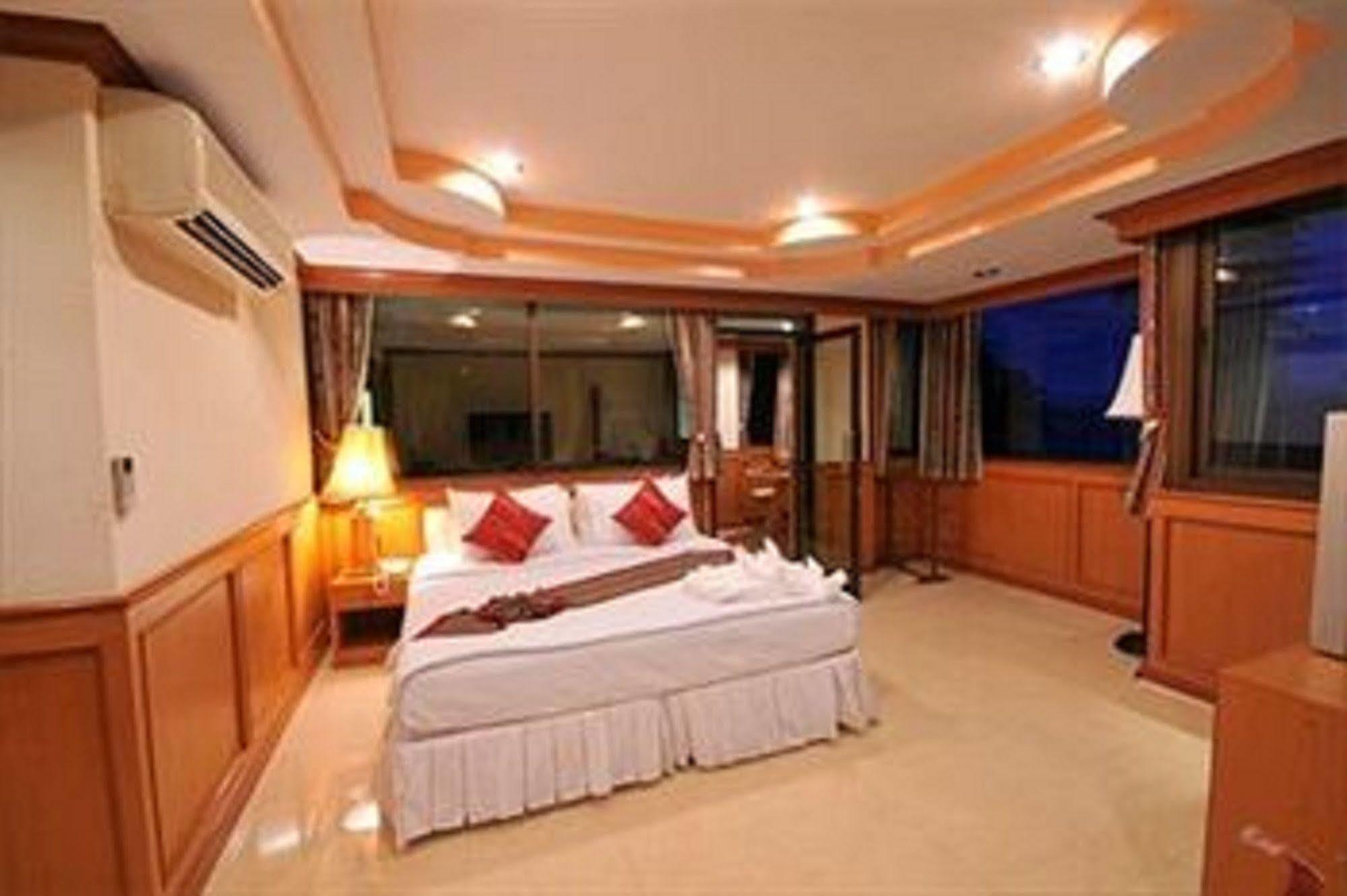 Grand Sea View Beach Resotel Lipa Noi Exteriör bild