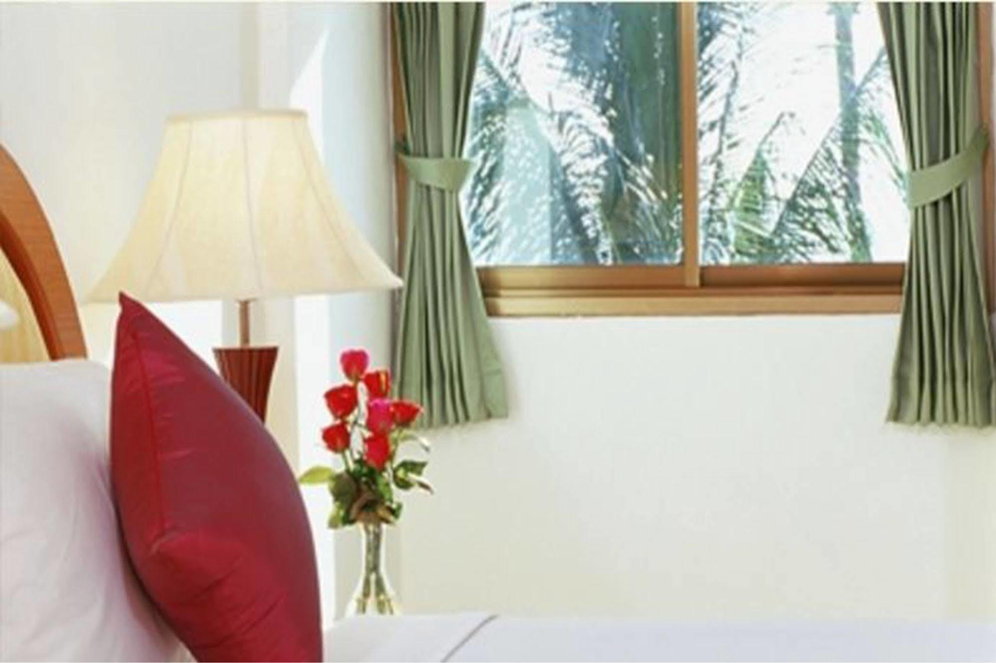 Grand Sea View Beach Resotel Lipa Noi Exteriör bild