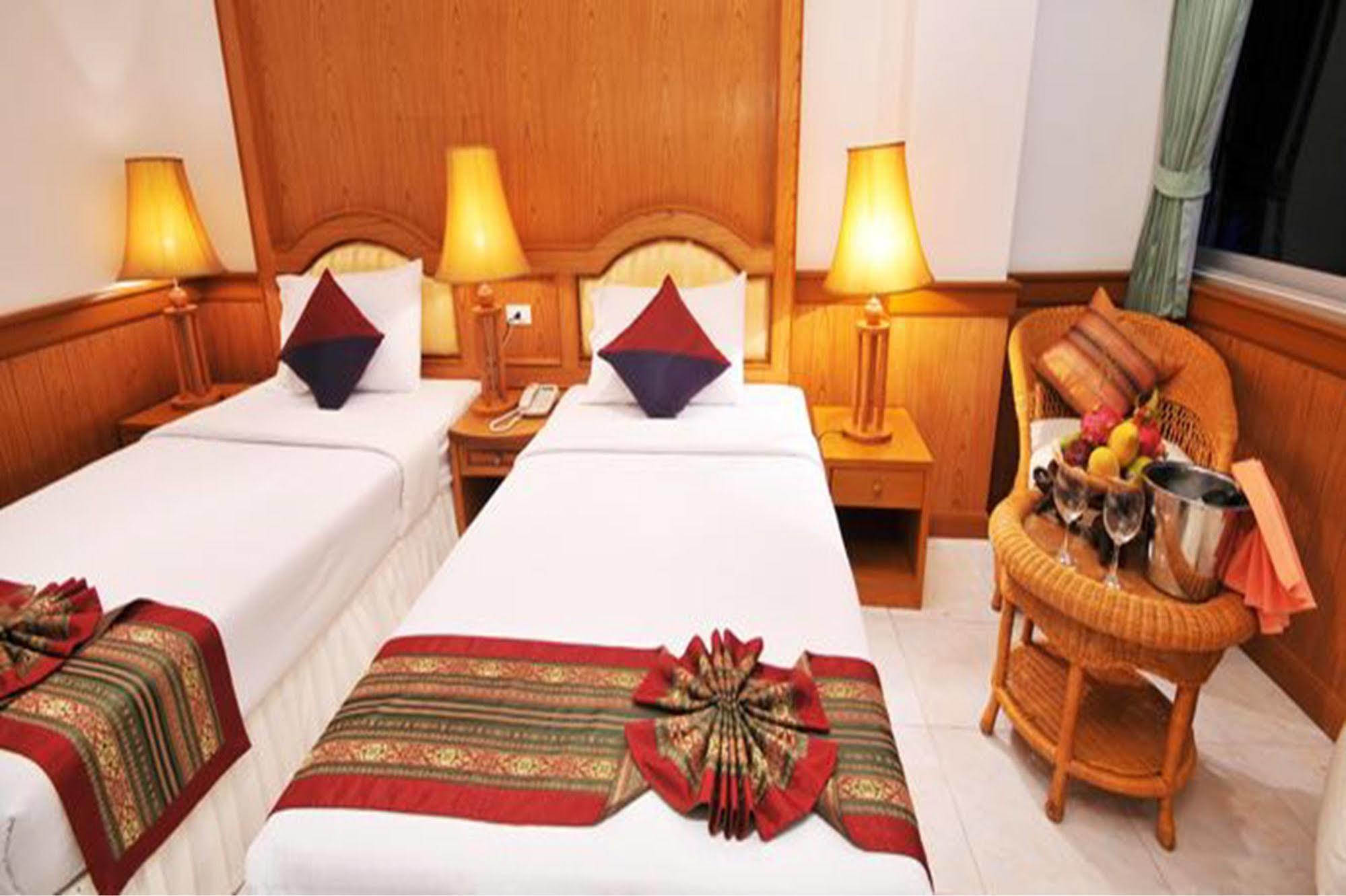Grand Sea View Beach Resotel Lipa Noi Exteriör bild